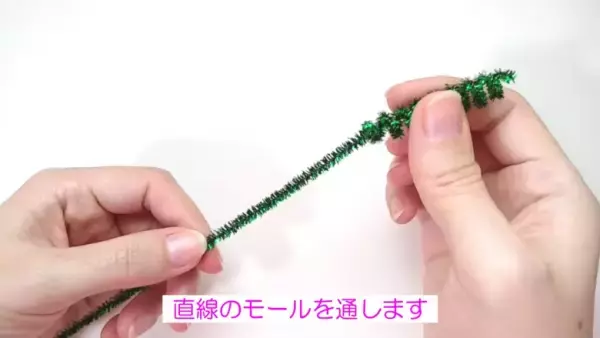 「100均の材料で超簡単にできる！」かわいすぎるクリスマスリースの作り方