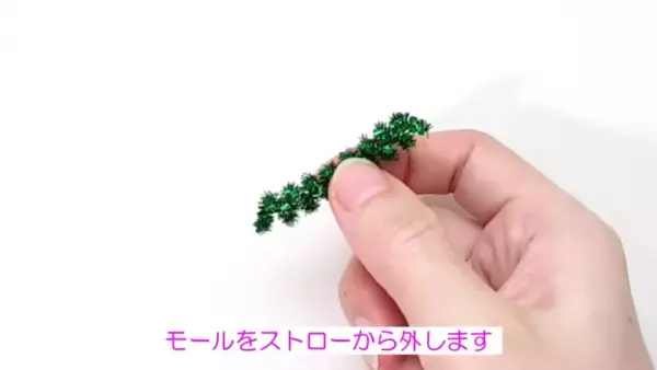 「100均の材料で超簡単にできる！」かわいすぎるクリスマスリースの作り方