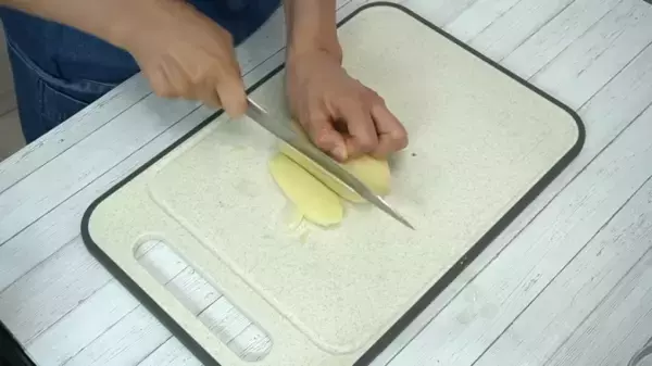 「クリスマスに絶対作りたい！」パーティ料理にピッタリな【簡単くるくるフライドポテト】の作り方