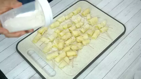 「クリスマスに絶対作りたい！」パーティ料理にピッタリな【簡単くるくるフライドポテト】の作り方