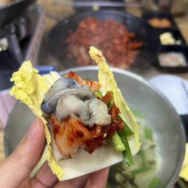 「TWICEジヒョも絶賛！」キム・ギョンジャ元祖カルグクスポッサムが美味しすぎ【ソウル在住・編集エミの韓国レポ】