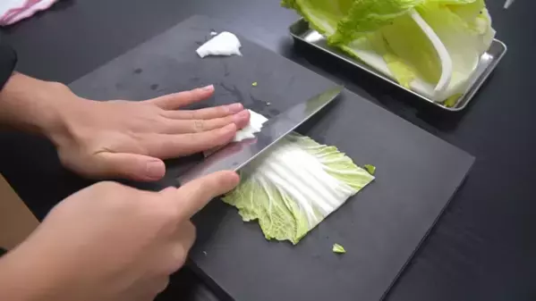 「白菜は豚肉と炒めるだけで絶品に！」白いご飯が止まらない激うまレシピ