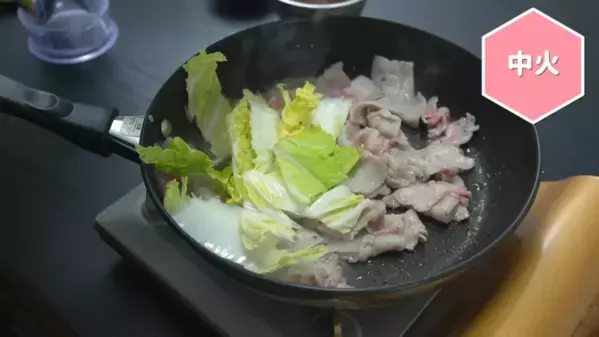 「白菜は豚肉と炒めるだけで絶品に！」白いご飯が止まらない激うまレシピ