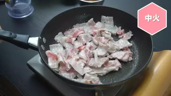 「白菜は豚肉と炒めるだけで絶品に！」白いご飯が止まらない激うまレシピ