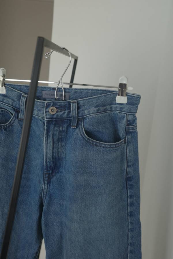 「ママには絶対はいてほしい！」【ユニクロ】のバズりデニムはスタイルアップを叶えてくれる美シルエット♡