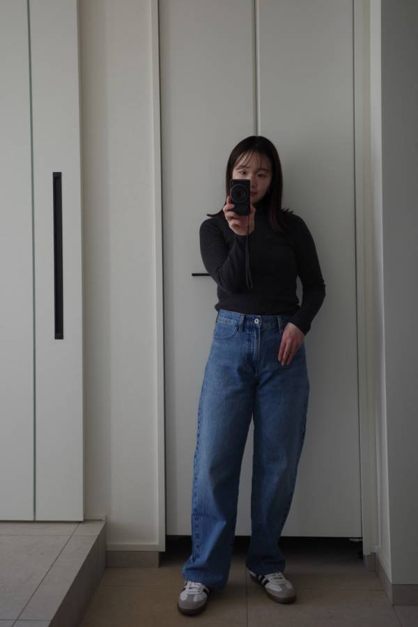 「ママには絶対はいてほしい！」【ユニクロ】のバズりデニムはスタイルアップを叶えてくれる美シルエット♡