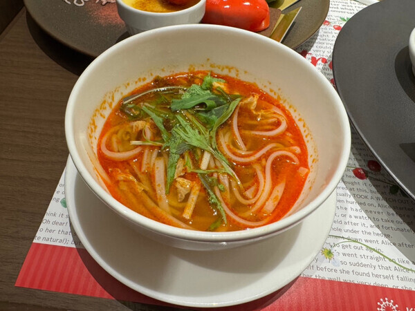 「五感でいちごを味わう！？」【京王プラザホテル】のストロベリースイーツブッフェでガーデンピクニックが楽しめる♡