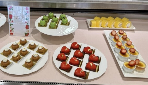 「五感でいちごを味わう！？」【京王プラザホテル】のストロベリースイーツブッフェでガーデンピクニックが楽しめる♡