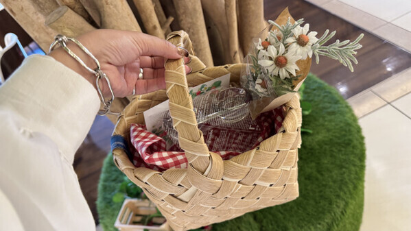 「五感でいちごを味わう！？」【京王プラザホテル】のストロベリースイーツブッフェでガーデンピクニックが楽しめる♡