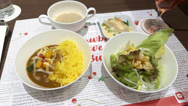 「五感でいちごを味わう！？」【京王プラザホテル】のストロベリースイーツブッフェでガーデンピクニックが楽しめる♡