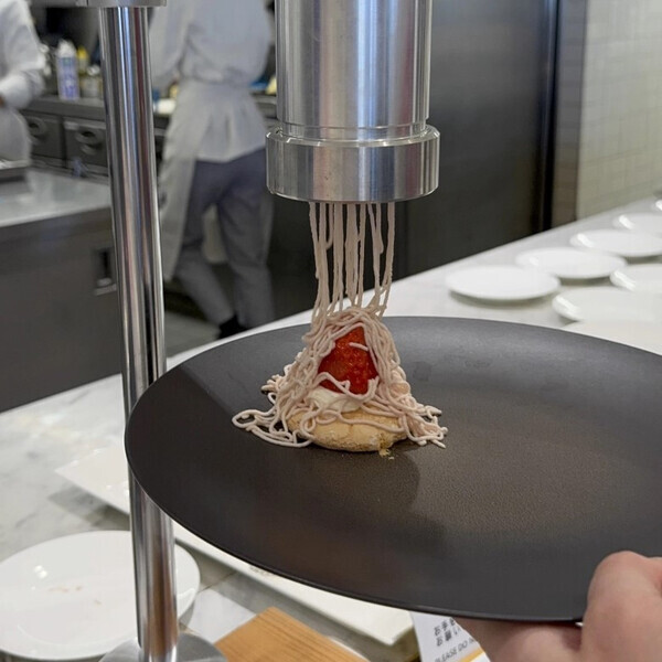 「五感でいちごを味わう！？」【京王プラザホテル】のストロベリースイーツブッフェでガーデンピクニックが楽しめる♡