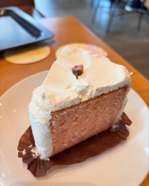 「今すぐオーダーしたくなる！」【スタバ】新作フラペは白桃＆桜わらびもちで春爛漫♡