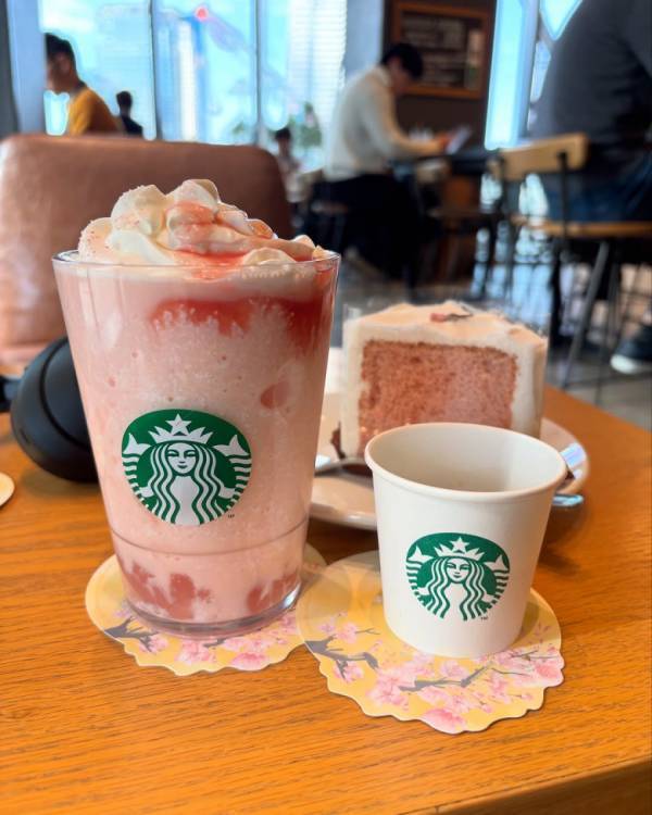 「今すぐオーダーしたくなる！」【スタバ】新作フラペは白桃＆桜わらびもちで春爛漫♡