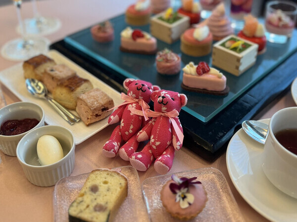 「国産いちごたっぷり♡」満開の桜を感じさせる【コンラッド東京】新作アフタヌーンティー試食レポ