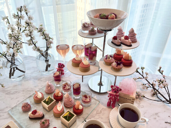 「国産いちごたっぷり♡」満開の桜を感じさせる【コンラッド東京】新作アフタヌーンティー試食レポ