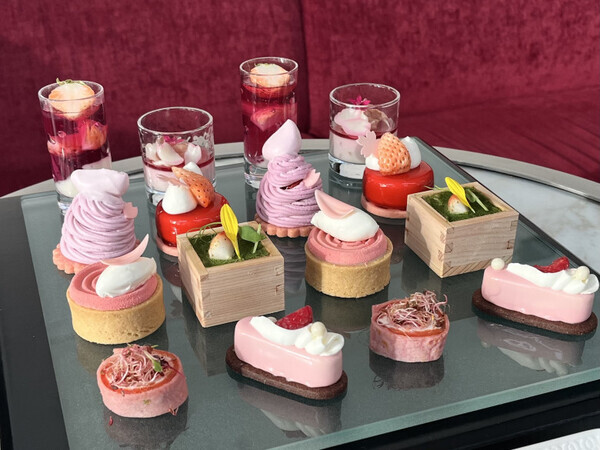 「国産いちごたっぷり♡」満開の桜を感じさせる【コンラッド東京】新作アフタヌーンティー試食レポ