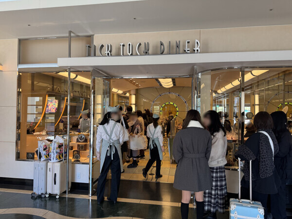 「パークに入らなくても買えちゃう♡」【チックタック・ダイナー】にはディズニーモチーフのパンがいっぱい！