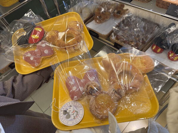 「パークに入らなくても買えちゃう♡」【チックタック・ダイナー】にはディズニーモチーフのパンがいっぱい！