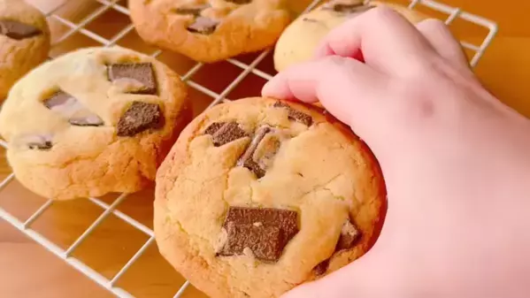 「オーブンがなくても作れちゃう！」【チョコチャンククッキー】簡単レシピが大バズリ中！