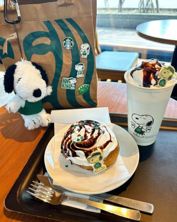 「もう飲んだ？」【スタバ新作】スヌーピーコラボが始まった！オーツミルク＆チョコ＆キャラメルのドリンク