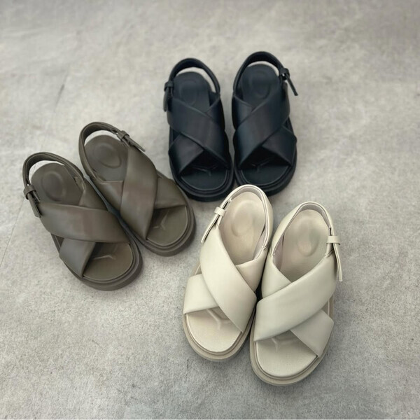 「おしゃれな人は買ってます！」【UNIQLO：C】ぽってりフォルムの新作サンダルがバズリ中！