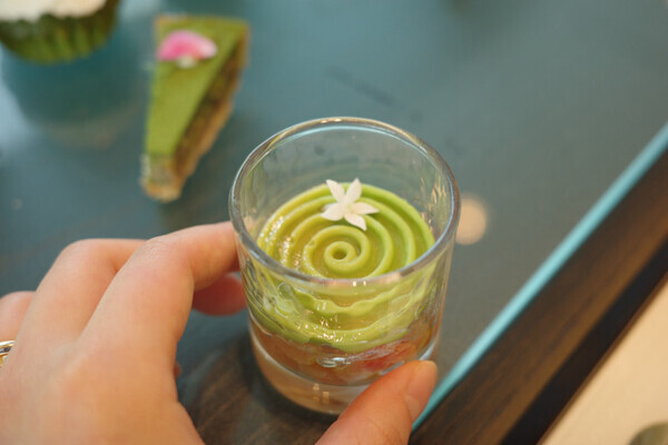 「抹茶×ハーブのハーモニー♪」新緑の季節にぴったり【コンラッド東京】新作アフタヌーンティー試食レポ