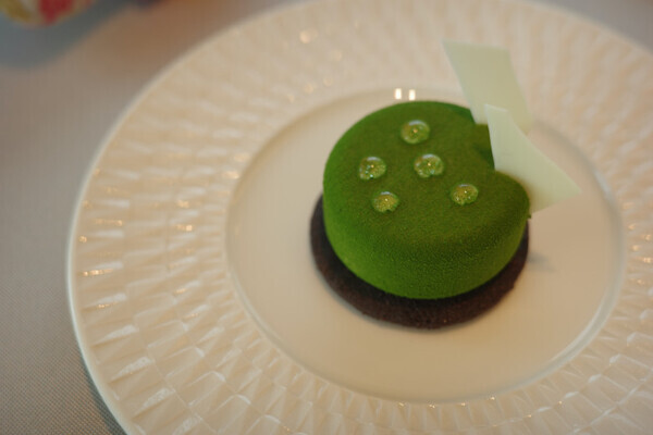 「抹茶×ハーブのハーモニー♪」新緑の季節にぴったり【コンラッド東京】新作アフタヌーンティー試食レポ