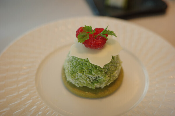 「抹茶×ハーブのハーモニー♪」新緑の季節にぴったり【コンラッド東京】新作アフタヌーンティー試食レポ