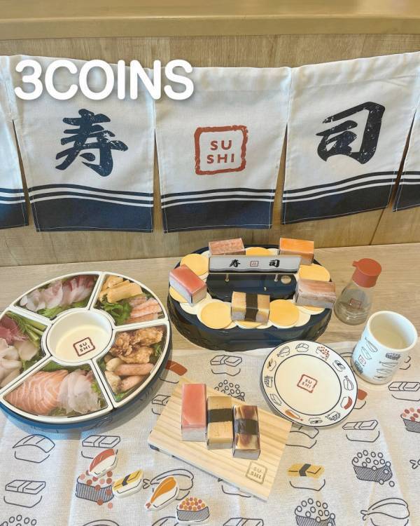 【スリーコインズ】バズリ中の回転寿司セットがすご過ぎる！「おうちでお寿司屋さん気分♪」
