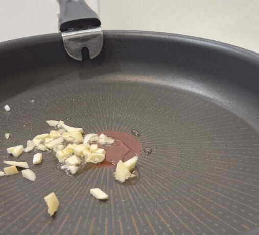 「プロサッカー選手の夫も疲れが取れると絶賛！」簡単スタミナ飯レシピ【ごんだゆみのお料理講座】