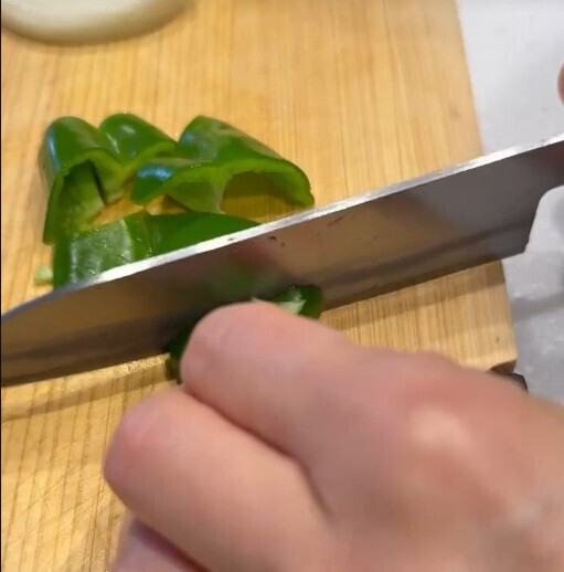 「プロサッカー選手の夫も疲れが取れると絶賛！」簡単スタミナ飯レシピ【ごんだゆみのお料理講座】