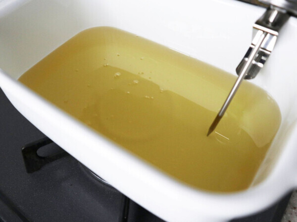 「揚げ物マニアになっちゃいそう♪」温度計付きで失敗知らず【角型天ぷら鍋】がすごい！【オトナの家庭科②】