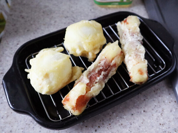 「揚げ物マニアになっちゃいそう♪」温度計付きで失敗知らず【角型天ぷら鍋】がすごい！【オトナの家庭科②】