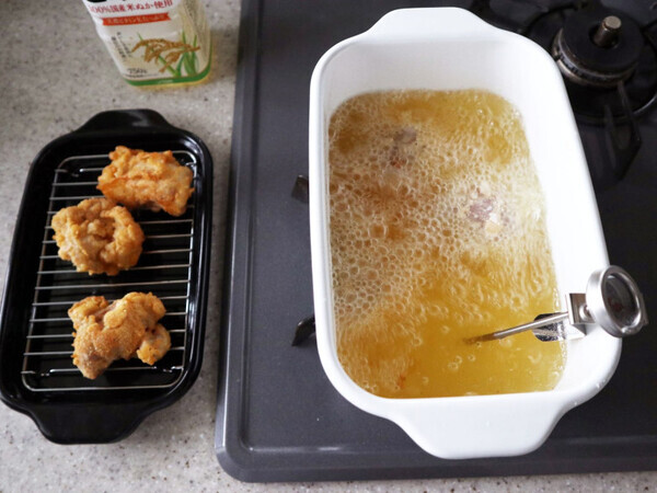 「揚げ物マニアになっちゃいそう♪」温度計付きで失敗知らず【角型天ぷら鍋】がすごい！【オトナの家庭科②】