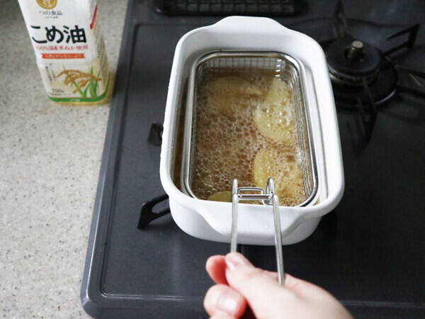 「揚げ物マニアになっちゃいそう♪」温度計付きで失敗知らず【角型天ぷら鍋】がすごい！【オトナの家庭科②】