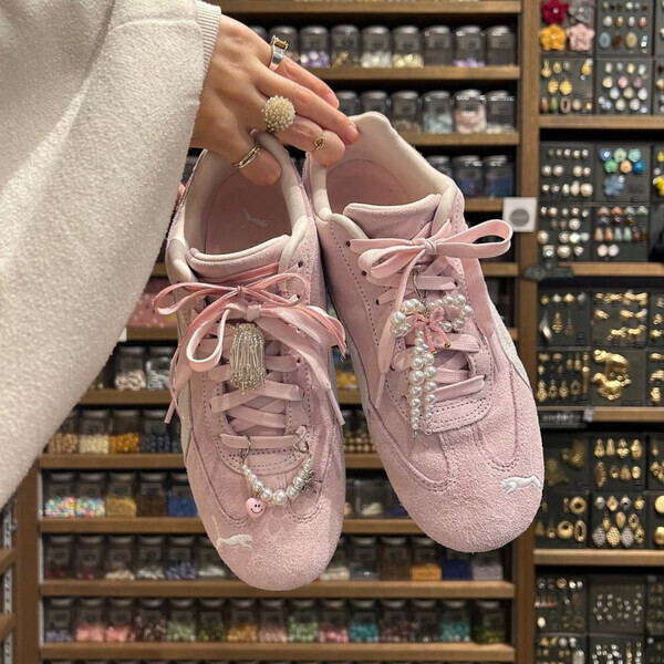 【リボン×スニーカー】甘盛りシューズがSNSで大バズり！今っぽくてかわいいアレンジ3選