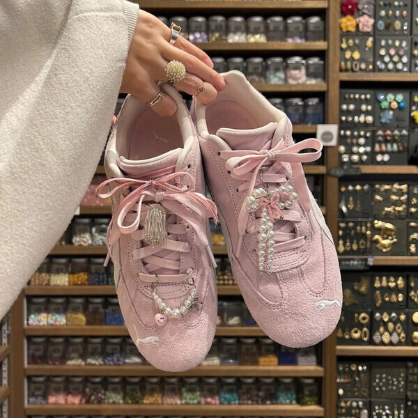 【リボン×スニーカー】甘盛りシューズがSNSで大バズり！今っぽくてかわいいアレンジ3選