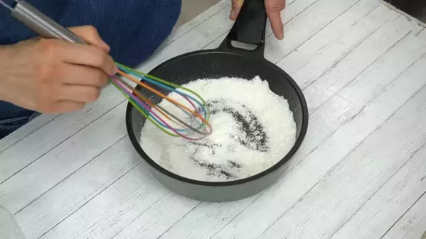 「混ぜて冷やすだけ！」タッパーで作る超簡単レシピ【フルーツ杏仁】