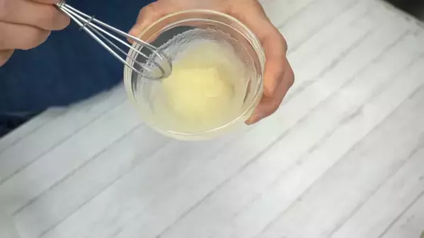 「混ぜて冷やすだけ！」タッパーで作る超簡単レシピ【フルーツ杏仁】