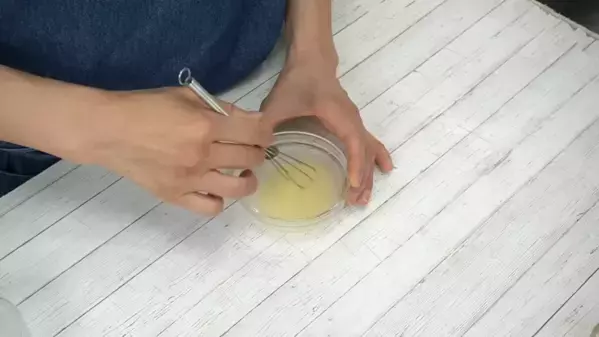 「混ぜて冷やすだけ！」タッパーで作る超簡単レシピ【フルーツ杏仁】