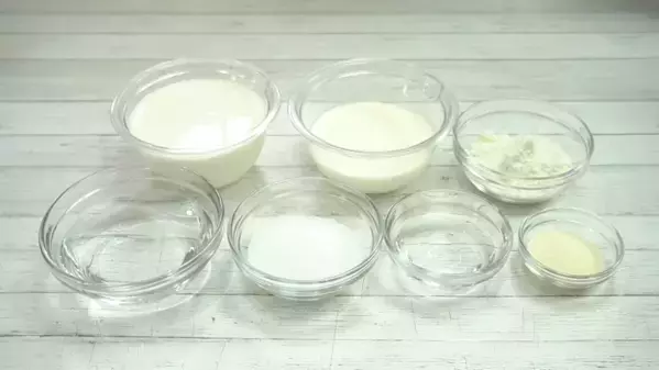 「混ぜて冷やすだけ！」タッパーで作る超簡単レシピ【フルーツ杏仁】