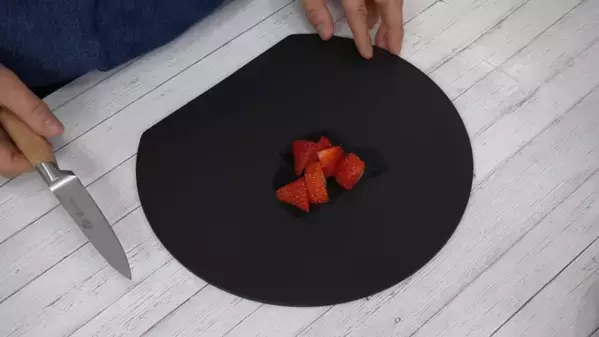 「混ぜて冷やすだけ！」タッパーで作る超簡単レシピ【フルーツ杏仁】