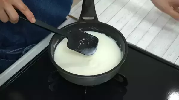 「混ぜて冷やすだけ！」タッパーで作る超簡単レシピ【フルーツ杏仁】