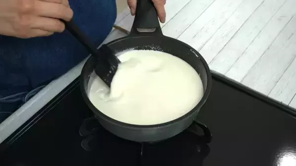 「混ぜて冷やすだけ！」タッパーで作る超簡単レシピ【フルーツ杏仁】