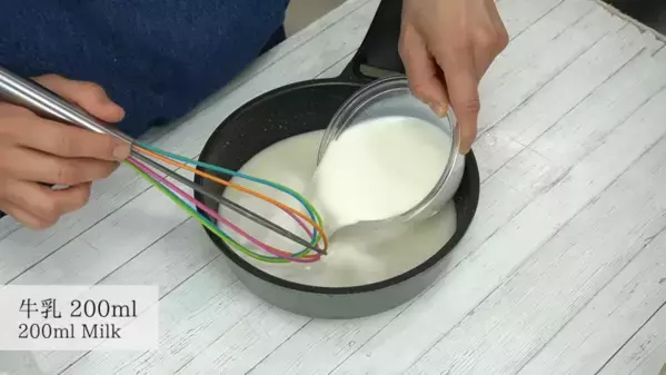 「混ぜて冷やすだけ！」タッパーで作る超簡単レシピ【フルーツ杏仁】