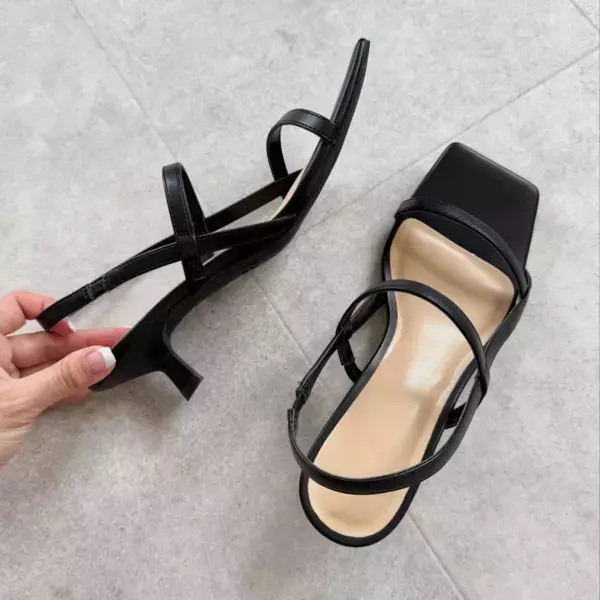 おしゃれ見せのコツ伝授！「夏も足元をフェミニンに盛っちゃおう♡」【GU】女っぽサンダル4選