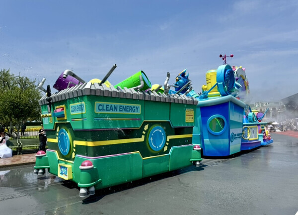 Mrs. GREEN APPLEがサプライズ登場♡ディズニーランドの夏イベント『サマー・クールオフat Tokyo Disney Resort』が楽しすぎた！