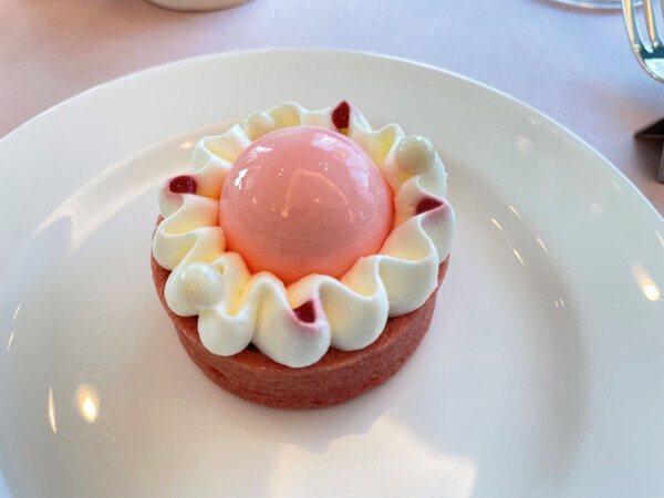 「桃を全方位で味わい尽くす！」この夏【コンラッド東京】発の新作アフタヌーンティーはピーチが主役♡