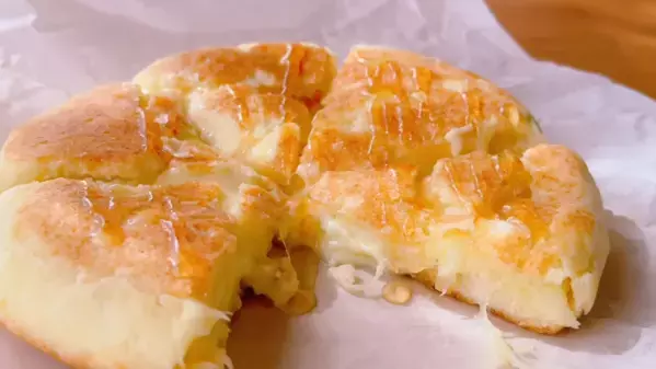 「フライパンでできる！」「手順も簡単！」ホットケーキミックスを使ったお手軽【チーズナン】レシピ