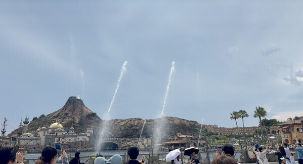 朝から夜までびしょ濡れMAX！？ディズニーシーの新イベントでとびきりハッピーな夏の思い出を♡